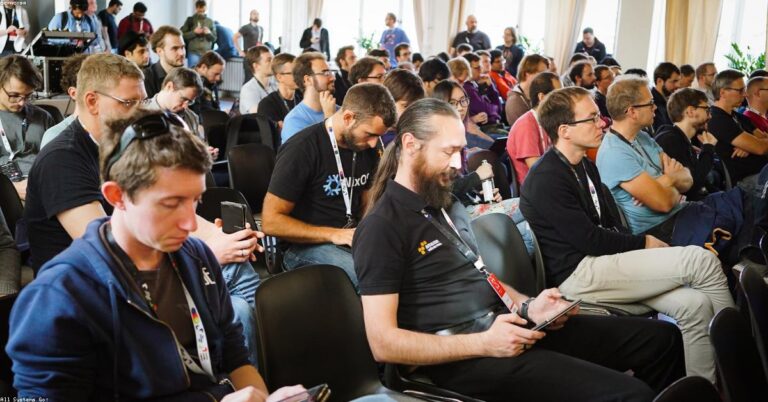 Frankreich migriert Behörden-PCs von Windows zu Linux