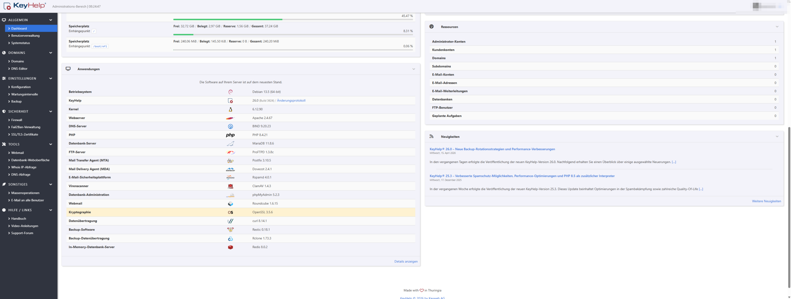 KeyHelp Admin-Dashboard mit Anwendungsliste und Versionsständen, alles aktuell